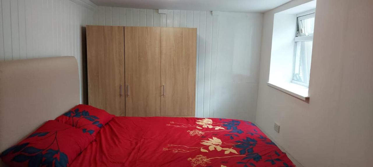 Lovely 3-Bed Apartment In Parkgate Rotherham Exterior foto