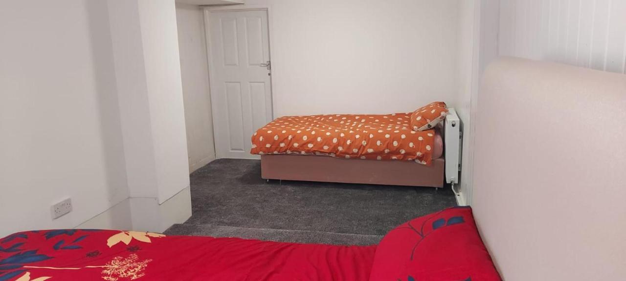 Lovely 3-Bed Apartment In Parkgate Rotherham Exterior foto
