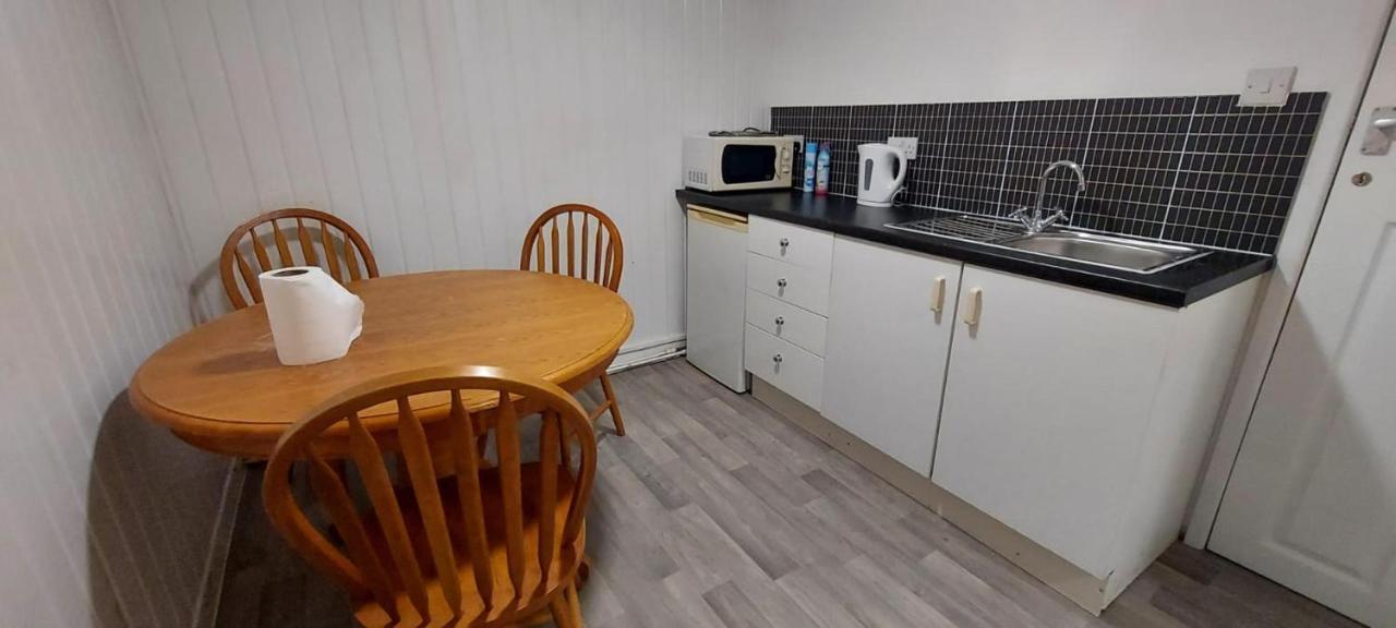 Lovely 3-Bed Apartment In Parkgate Rotherham Exterior foto