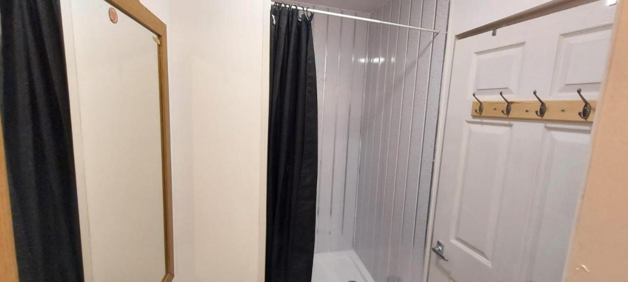 Lovely 3-Bed Apartment In Parkgate Rotherham Exterior foto